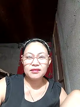 Everleigh mom online show from December 23, 2025, 11:09 am