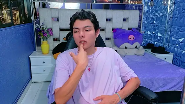 alandelrey57 online show from April 9, 2026, 2:12 pm