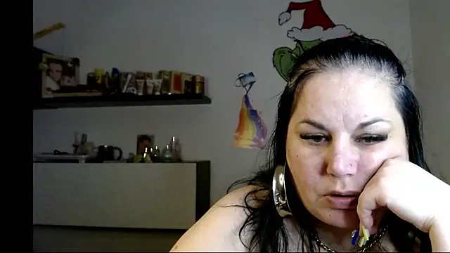 andreea2011 online show from January 5, 2026, 5:27 pm
