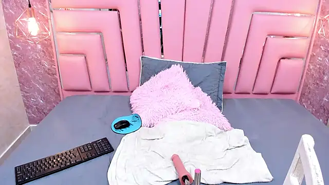 ALYANNA HOT  online show from November 4, 2025, 12:20 pm