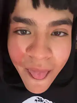 Snapshot of Barrx0018 chatting on December 19, 2025, 4:42 pm Barrx0018 online show from December 19, 2025, 4:42 pm