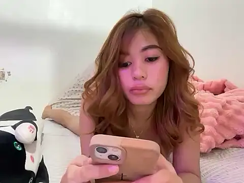 daretolovemee 18 online show from March 24, 2026, 7:52 am