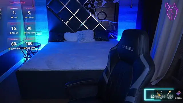 EliseVelour online show from November 13, 2025, 3:49 pm