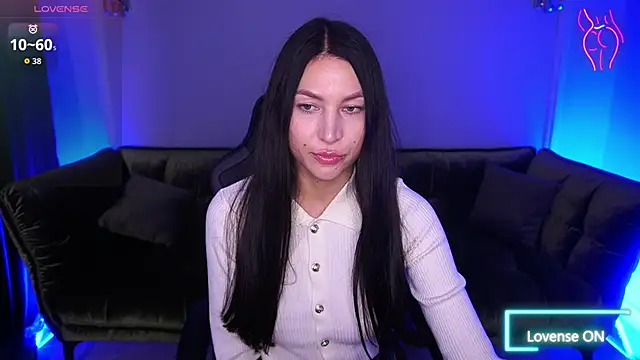 EliseVelour online show from November 4, 2025, 1:37 pm