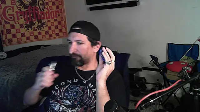 Snapshot of DevilPup75_ chatting on October 27, 2025, 4:24 am DevilPup75 online show from October 27, 2025, 4:24 am