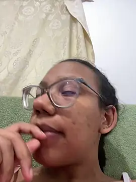 Valen1800 online show from December 18, 2025, 12:16 am