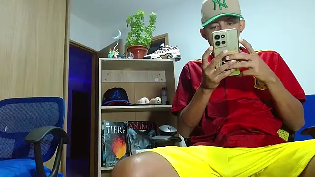 Snapshot of skinny23cm chatting on October 30, 2025, 9:40 am skinny23cm online show from October 30, 2025, 9:40 am