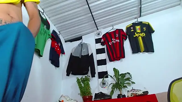 Snapshot of skinny23cm chatting on February 27, 2026, 1:55 pm skinny23cm online show from February 27, 2026, 1:55 pm