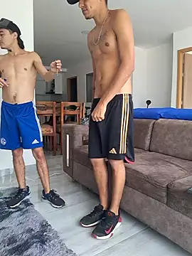 Snapshot of skinny23cm chatting on February 4, 2025, 7:44 pm skinny23cm online show from February 4, 2025, 7:44 pm