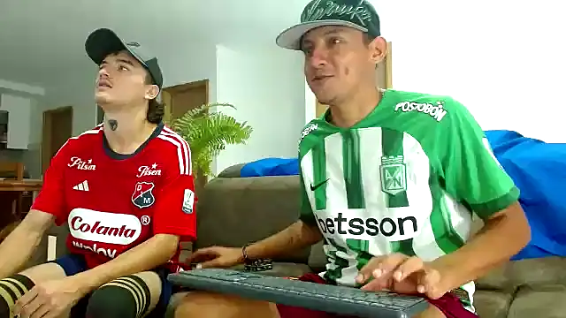 Snapshot of skinny23cm chatting on February 4, 2025, 12:44 pm skinny23cm online show from February 4, 2025, 12:44 pm