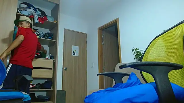 Snapshot of skinny23cm chatting on September 21, 2025, 2:06 am skinny23cm online show from September 21, 2025, 2:06 am