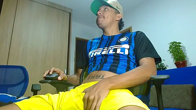 Snapshot of skinny23cm chatting on September 16, 2025, 10:27 am skinny23cm online show from September 16, 2025, 10:27 am