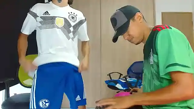 Snapshot of skinny23cm chatting on February 5, 2025, 12:06 pm skinny23cm online show from February 5, 2025, 12:06 pm