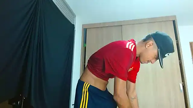 Snapshot of skinny23cm chatting on March 18, 2025, 9:23 am skinny23cm online show from March 18, 2025, 9:23 am