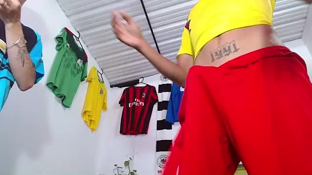 Snapshot of skinny23cm chatting on February 11, 2026, 2:17 pm skinny23cm online show from February 11, 2026, 2:17 pm