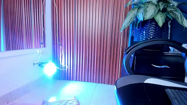 Snapshot of sara-lopez1 chatting on October 23, 2025, 2:27 pm sara-lopez1 online show from October 23, 2025, 2:27 pm