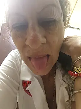 MaryeLunna online show from November 8, 2025, 11:36 am