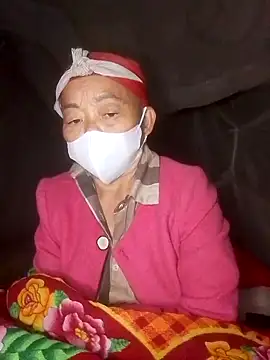 VangLe73 online show from November 3, 2025, 2:20 pm