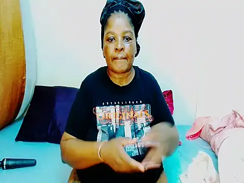 Snapshot of Love-Racheal75 chatting on February 11, 2026, 4:18 pm Love-Racheal75 online show from February 11, 2026, 4:18 pm