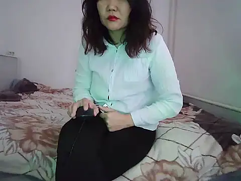 Snapshot of sakuradelreina chatting on December 19, 2025, 3:54 am sakuradelreina online show from December 19, 2025, 3:54 am