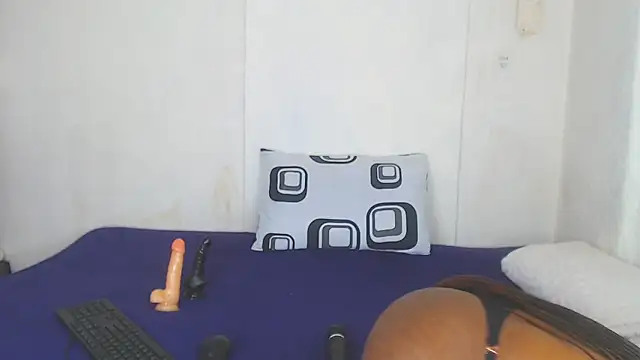 Unique05 online show from November 9, 2025, 7:34 am