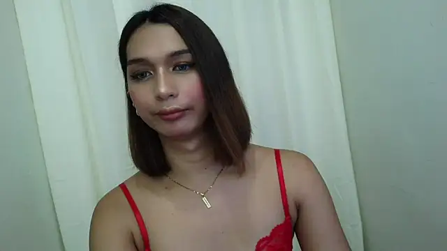 Sophia Trans online show from April 7, 2026, 8:43 pm