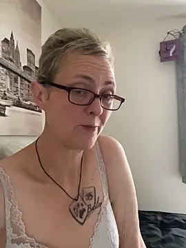 Curvy-Jinx online show from October 31, 2025, 8:44 am