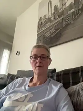 Curvy-Jinx online show from November 14, 2025, 8:51 am