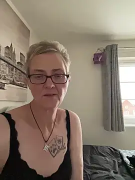 Curvy-Jinx online show from November 19, 2025, 9:42 am