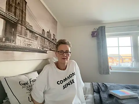 Curvy-Jinx online show from February 16, 2026, 8:46 am