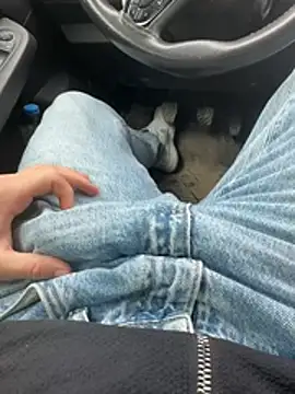 Snapshot of Kratex82 chatting on February 25, 2026, 12:05 pm Kratex82 online show from February 25, 2026, 12:05 pm