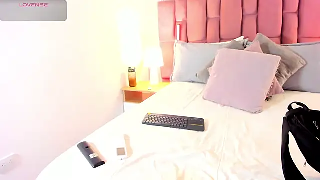 MartinaRizzi online show from December 5, 2025, 3:27 am