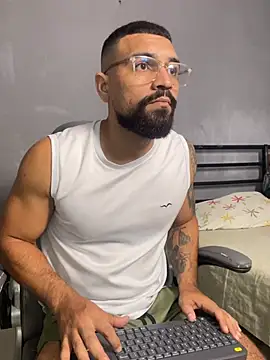 vincentjaxon online show from April 10, 2026, 6:04 pm