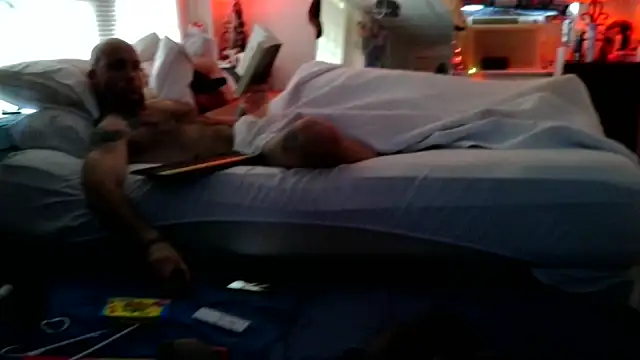 Luv2SuckBWC92 online show from October 10, 2025, 7:47 pm