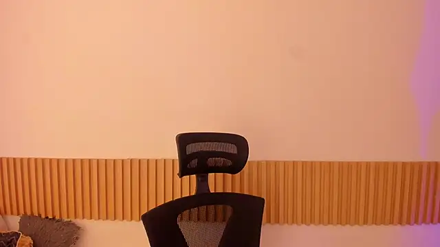 OliviaSweett online show from November 9, 2025, 6:45 pm