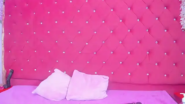 Miaa Davis  online show from April 12, 2026, 2:48 am