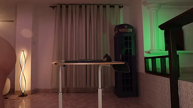 vaniaa95 online show from April 15, 2026, 12:38 am