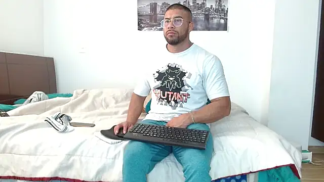 Snapshot of AntonyDAngelo25 chatting on October 14, 2025, 8:31 pm AntonyDAngelo25 online show from October 14, 2025, 8:31 pm