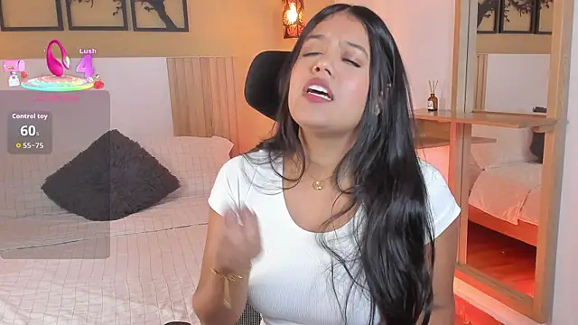 Camila Bustamante online show from September 24, 2025, 3:29 pm