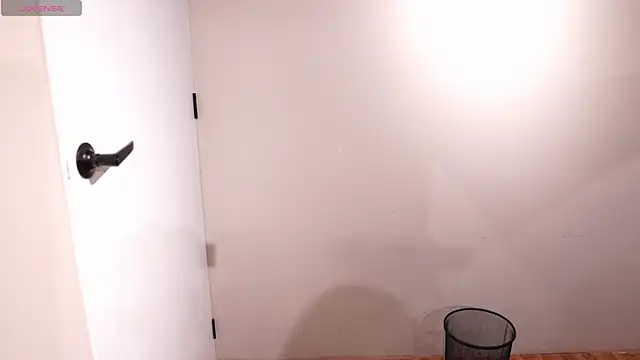 Ariaa Isabell online show from October 28, 2025, 6:07 pm