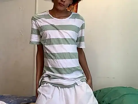 Snapshot of Max_Rain chatting on July 7, 2026, 6:44 pm Max Rain online show from July 7, 2026, 6:44 pm