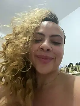 Snapshot of Chloe_Leaozinho chatting on July 14, 2026, 2:05 am Chloe Leaozinho online show from July 14, 2026, 2:05 am