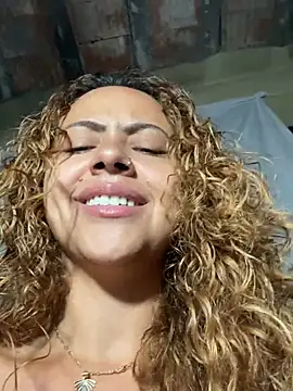 Chloe Leaozinho online show from February 12, 2026, 3:34 pm