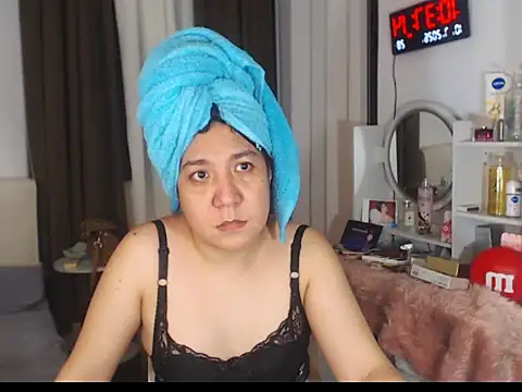 Snapshot of stellahugeX chatting on July 10, 2026, 2:39 pm stellahugeX online show from July 10, 2026, 2:39 pm