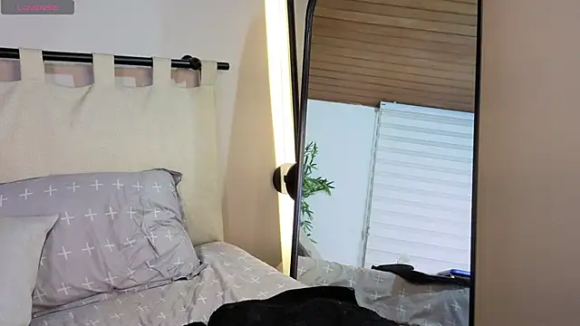 ashly jones  online show from April 11, 2026, 4:31 am