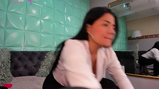 SailonTeen online show from September 11, 2025, 6:08 pm