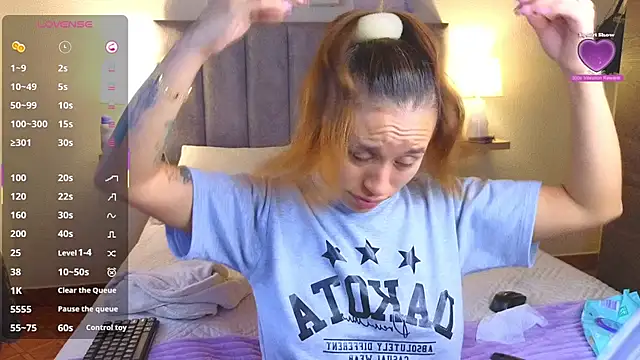 juliana-mancini online show from December 3, 2025, 5:23 pm