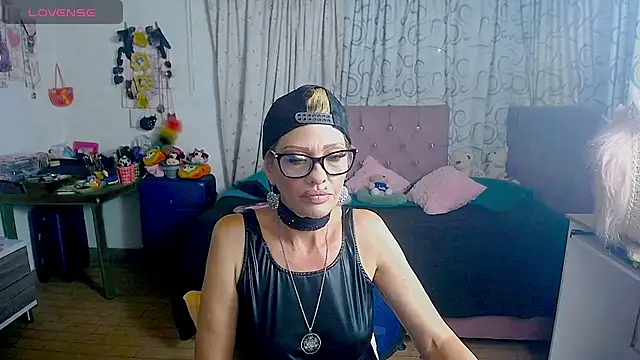 Snapshot of isabella-lips007 chatting on July 18, 2026, 6:00 am isabella-lips007 online show from July 18, 2026, 6:00 am