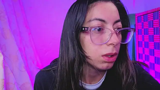 Snapshot of Miranda_sexlove_ chatting on February 4, 2026, 6:52 am Miranda sexlove online show from February 4, 2026, 6:52 am