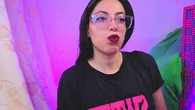 Snapshot of Miranda_sexlove_ chatting on January 17, 2026, 6:06 am Miranda sexlove online show from January 17, 2026, 6:06 am